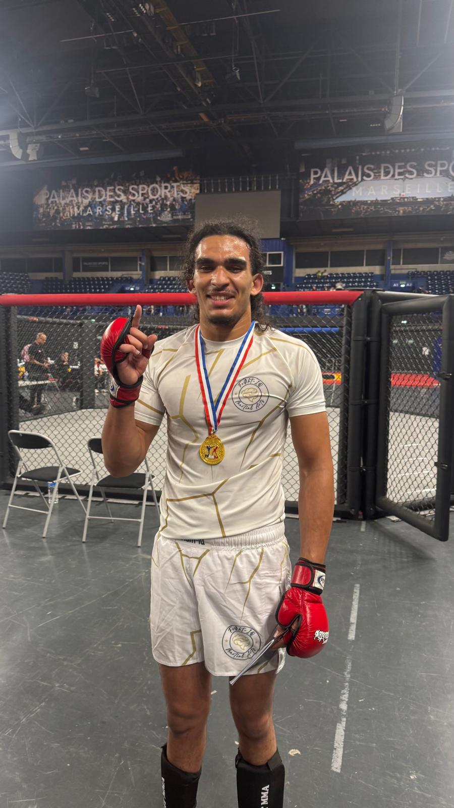 Rashguard manches courtes ou longues : lequel choisir pour le MMA et le JJB