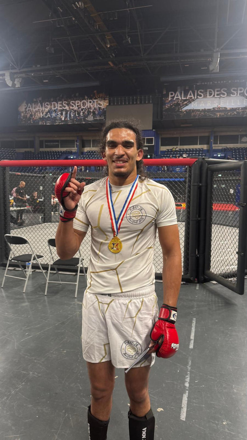 Rashguard manches courtes ou longues : lequel choisir pour le MMA et le JJB